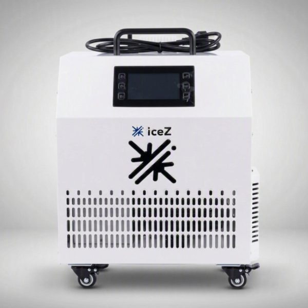 מקרר מים iceZ Pro 80 XY עם מסך דיגיטלי ועיצוב מודרני.
